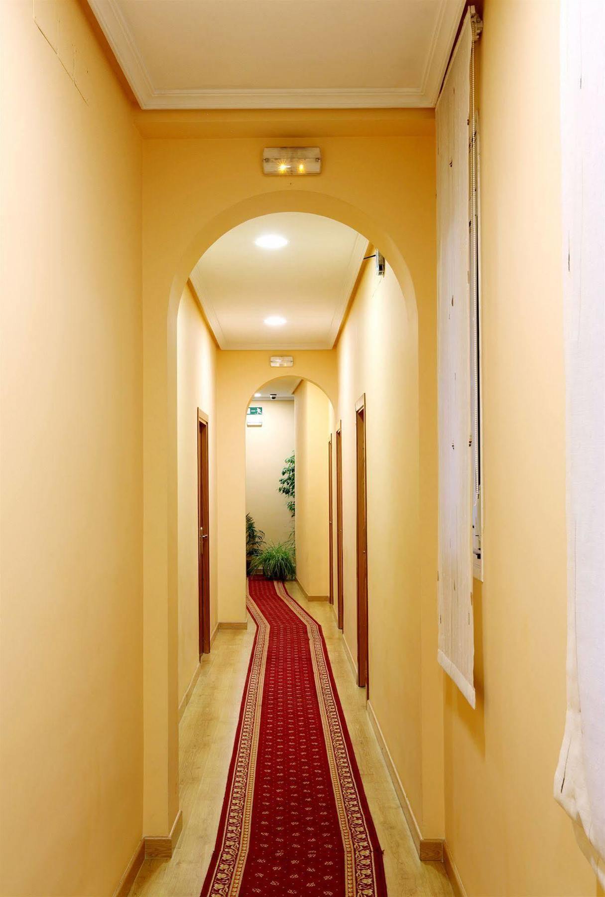 Hostal Sil & Serranos Мадрид Екстериор снимка